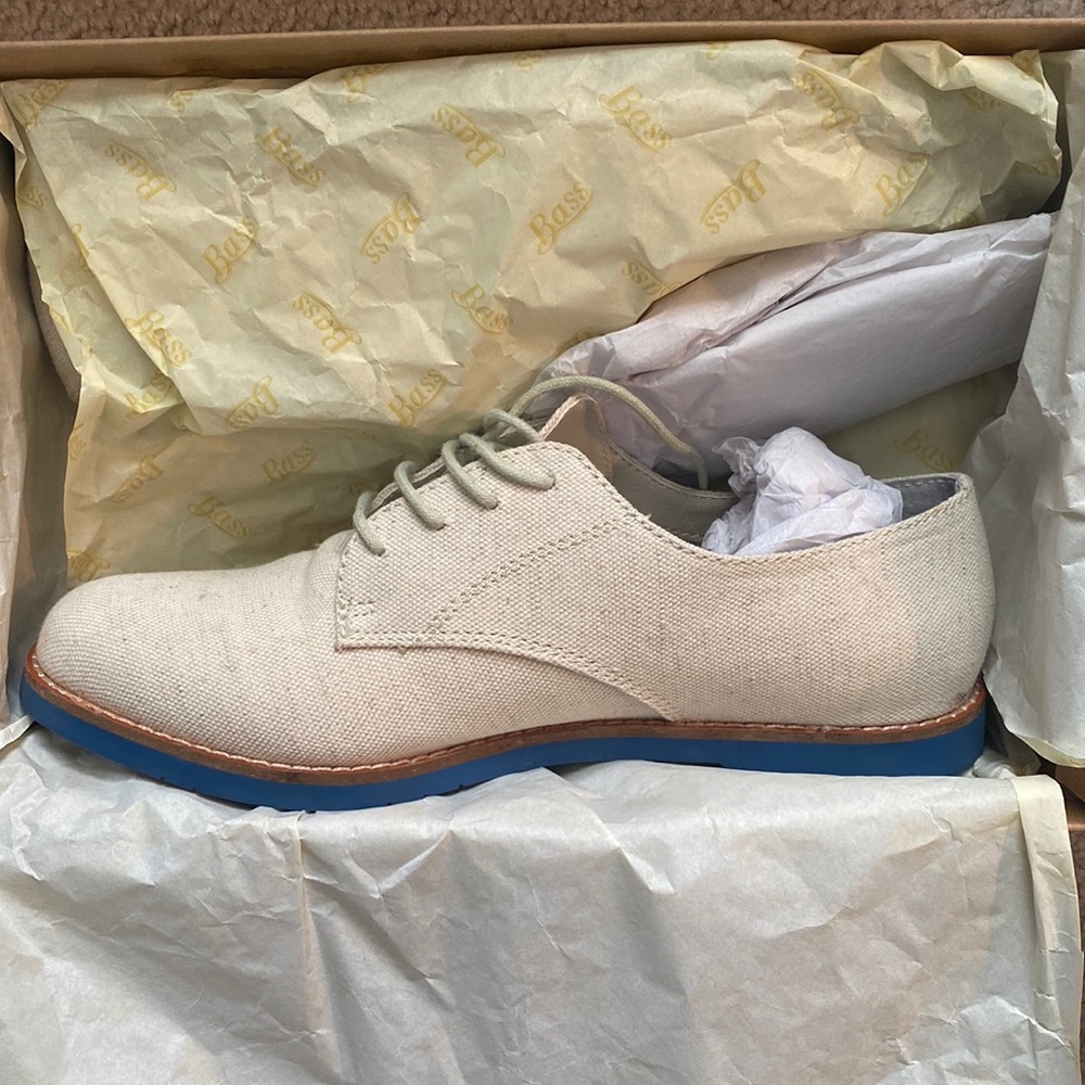 MOVING SALE. BASS LINEN OXFORD/SADDLE SHOES.